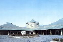 八富成田斎場の外観